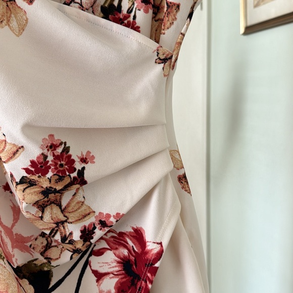 Floral asymmetrical cocktail dress - Picture 3 of 5